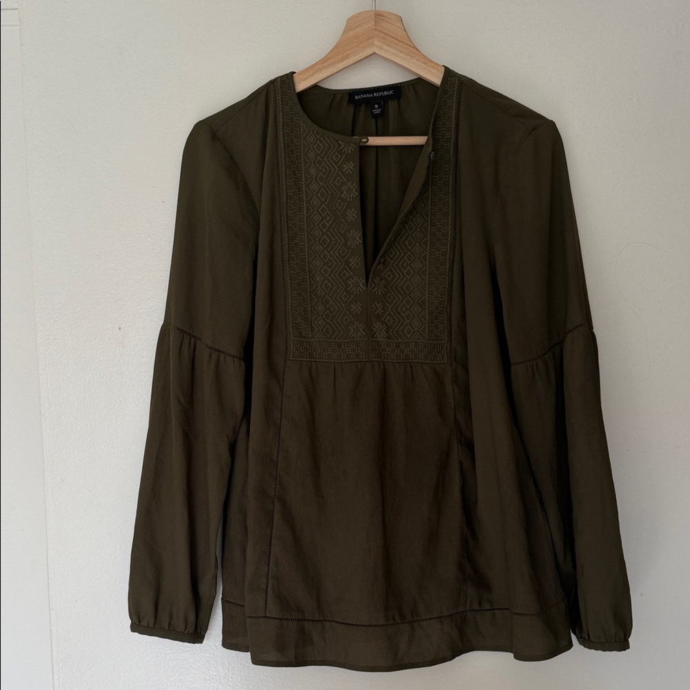 Banana Republic Blouse Women's Small Dark Olive Embroidered Detail